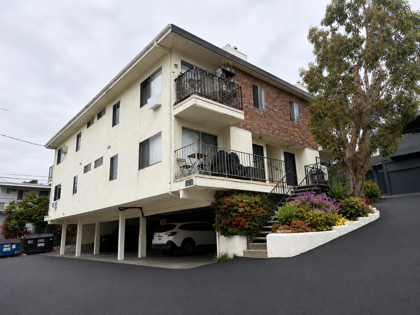 3432:34 Centinela Ave4